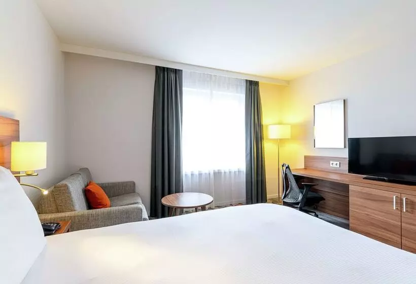 هتل Hilton Garden Inn Brussels City Centre