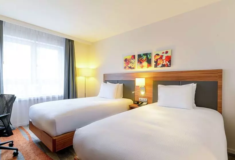 هتل Hilton Garden Inn Brussels City Centre