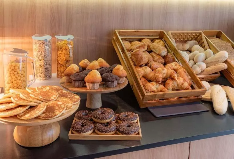 هتل Hilton Garden Inn Brussels City Centre