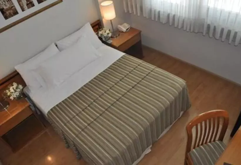 בית מלון כפרי Solans Carlton