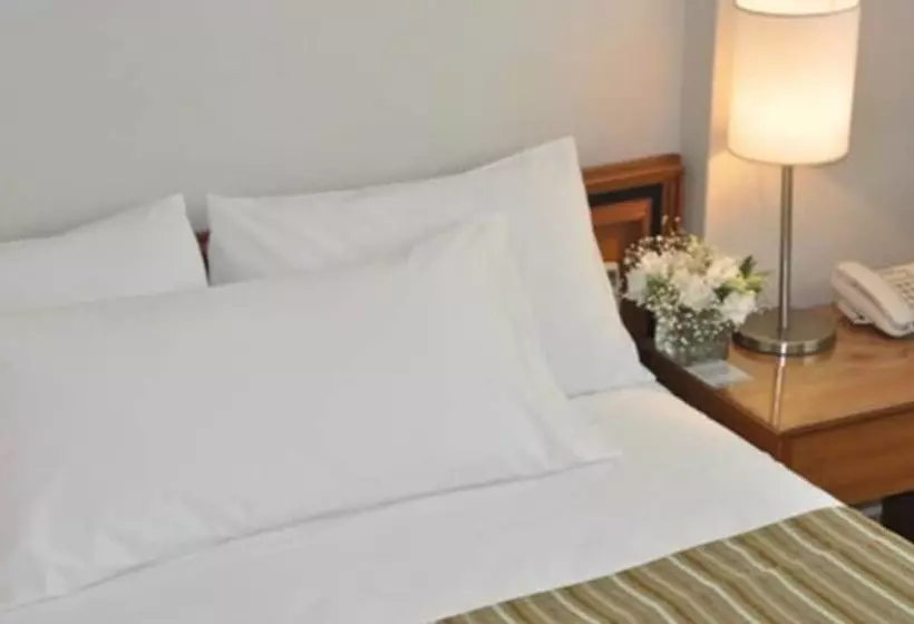 בית מלון כפרי Solans Carlton