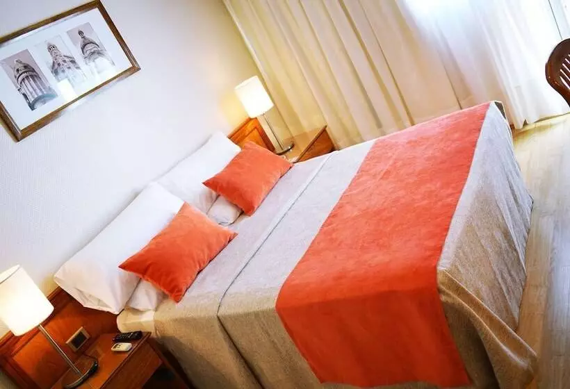 בית מלון כפרי Solans Carlton