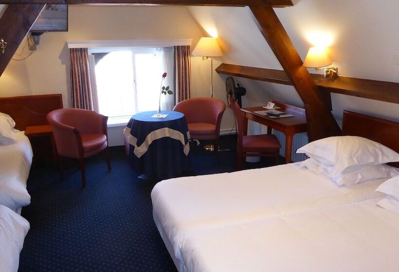 هتل The Black Swan