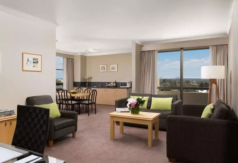 בית מלון כפרי Rydges North Sydney