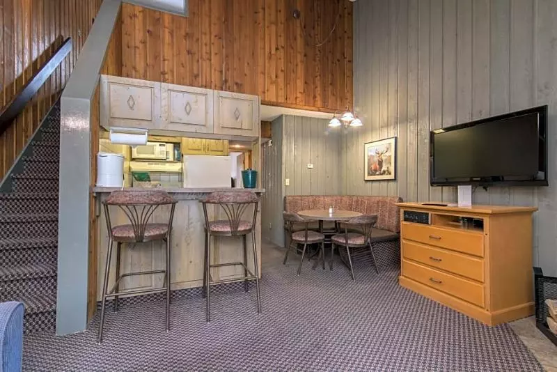 Douglas Fir Resort & Chalets