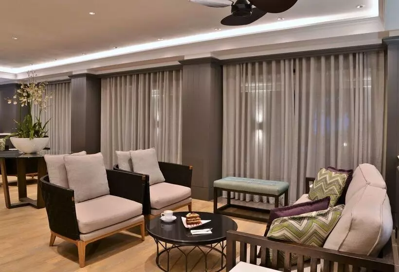 ホテル Avani Gaborone Resort & Casino