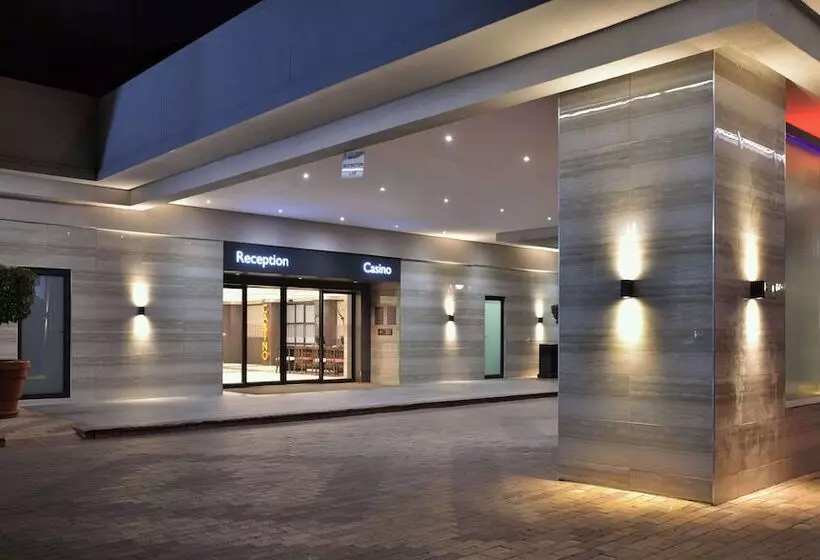 ホテル Avani Gaborone Resort & Casino
