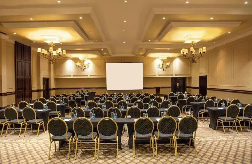 ホテル Avani Gaborone Resort & Casino