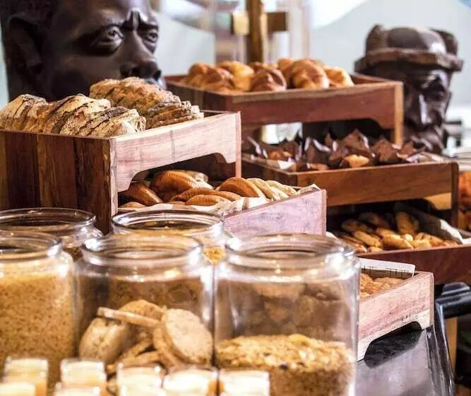 ホテル Avani Gaborone Resort & Casino