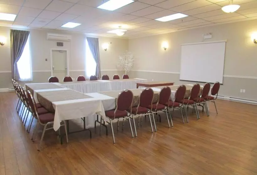 Hotel Claymore Inn And Suites