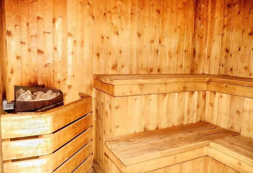 Hotel Claymore Inn And Suites