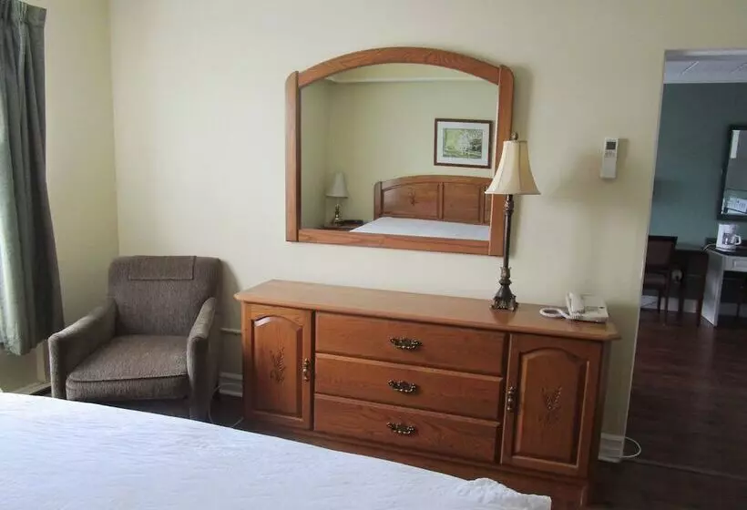 Hotel Claymore Inn And Suites