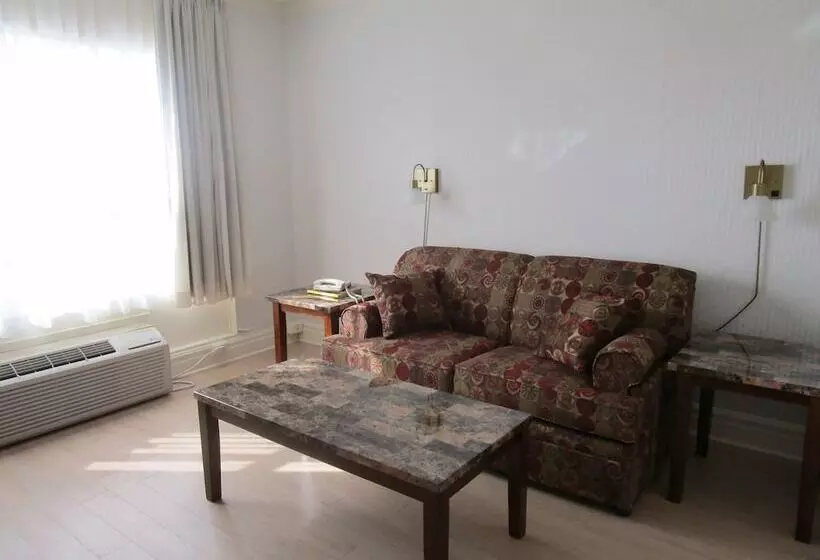 Hotel Claymore Inn And Suites