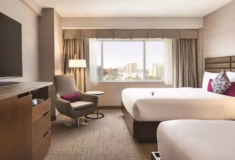 Coast Edmonton Plaza Hotel By Apa