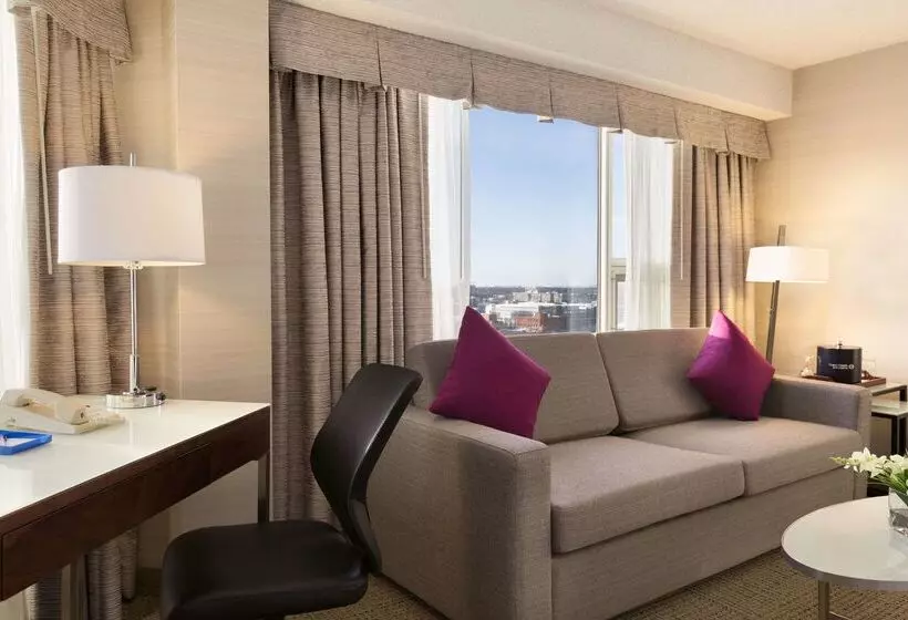 Coast Edmonton Plaza Hotel By Apa