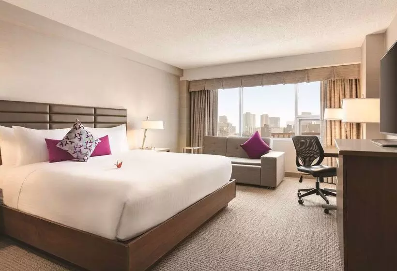 Coast Edmonton Plaza Hotel By Apa