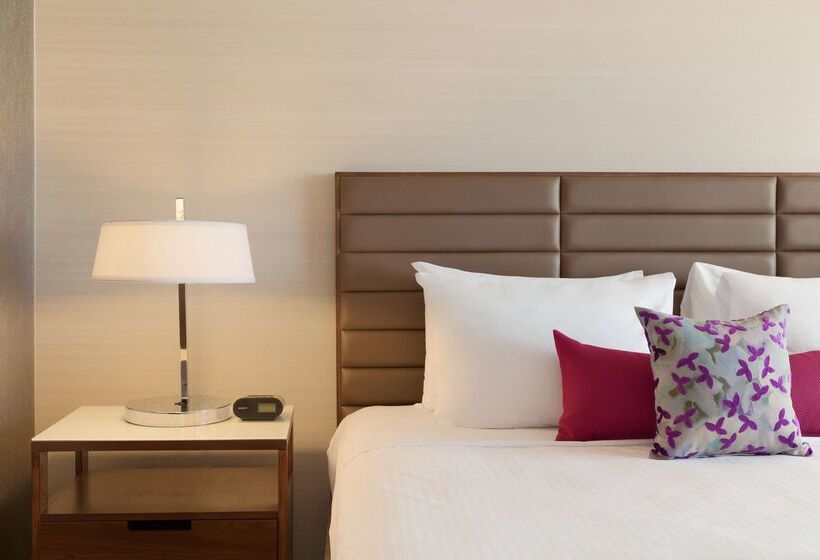 Coast Edmonton Plaza Hotel By Apa