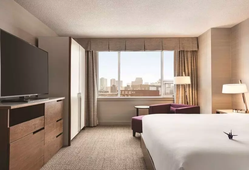 Coast Edmonton Plaza Hotel By Apa