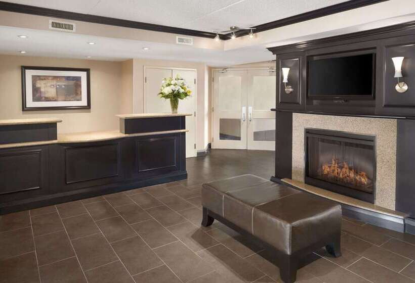 هتل Days Inn By Wyndham Brantford