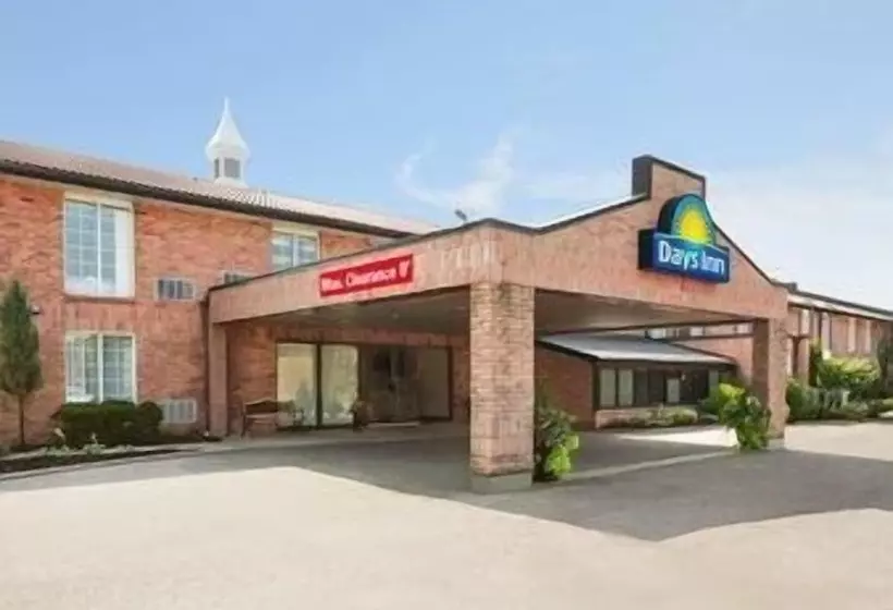בית מלון כפרי Days Inn By Wyndham Brantford