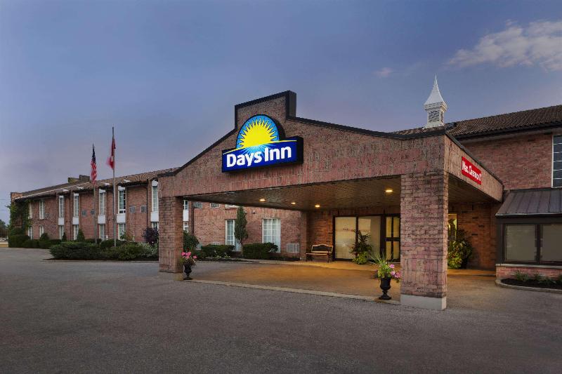 هتل Days Inn By Wyndham Brantford