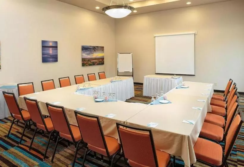 בית מלון כפרי Fairfield Inn & Suites By Marriott Belleville