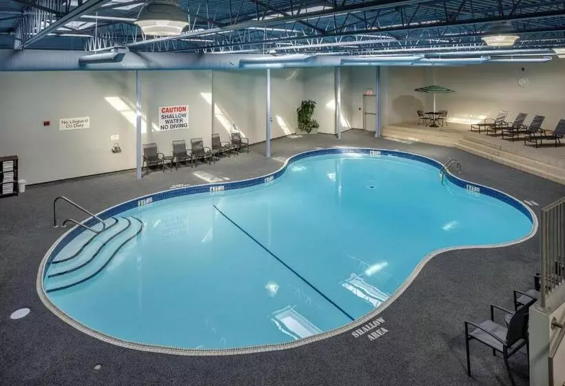 בית מלון כפרי Fairfield Inn & Suites By Marriott Belleville