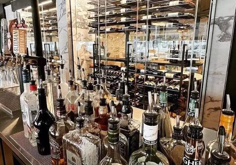 هتل & Suites Le Dauphin Drummondville