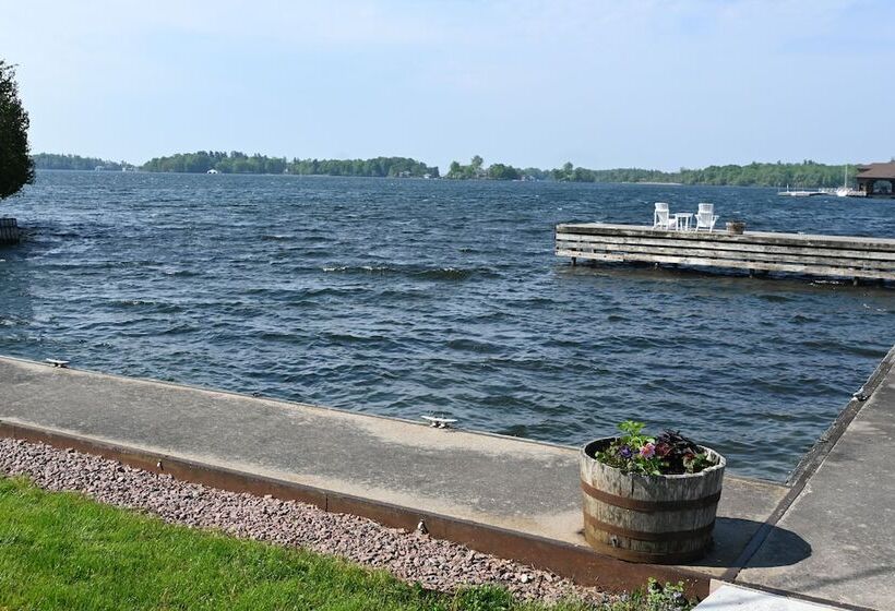 ホテル The Gananoque Inn