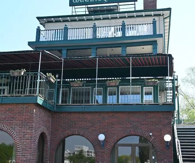 ホテル The Gananoque Inn