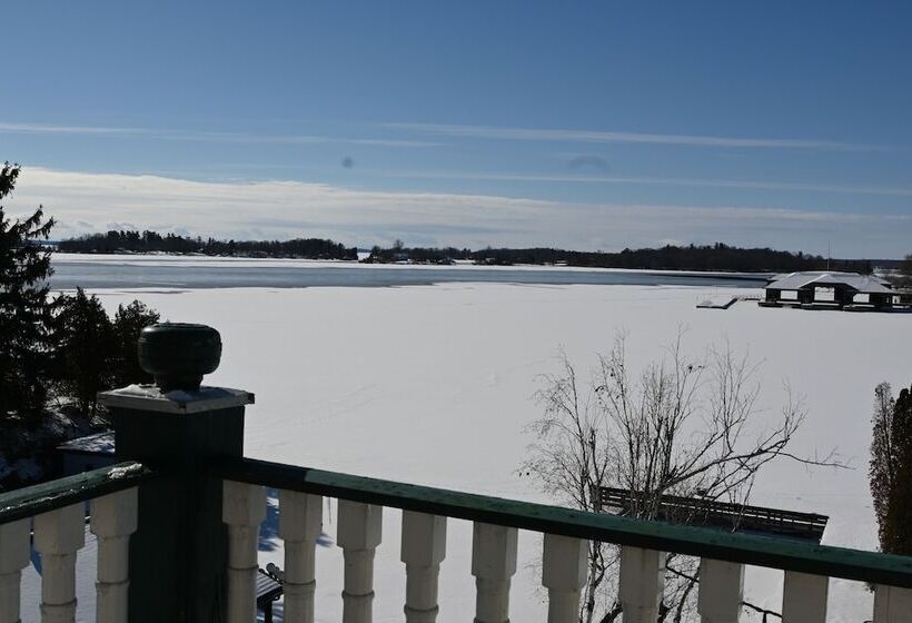 ホテル The Gananoque Inn