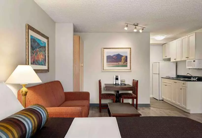 فندق Travelodge By Wyndham Abbotsford Bakerview