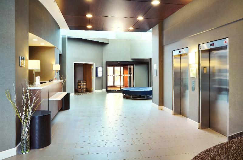 Holiday Inn Hotel & Suites London, An Ihg