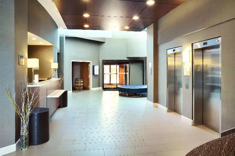 Holiday Inn Hotel & Suites London, An Ihg