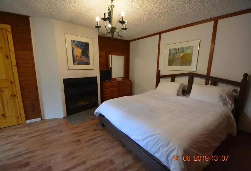 호텔 Auberge Alpine Inn