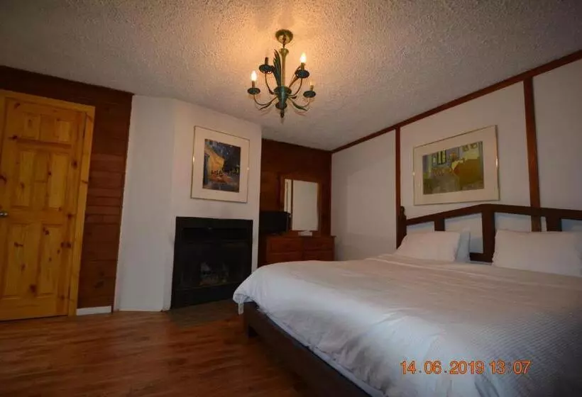 호텔 Auberge Alpine Inn