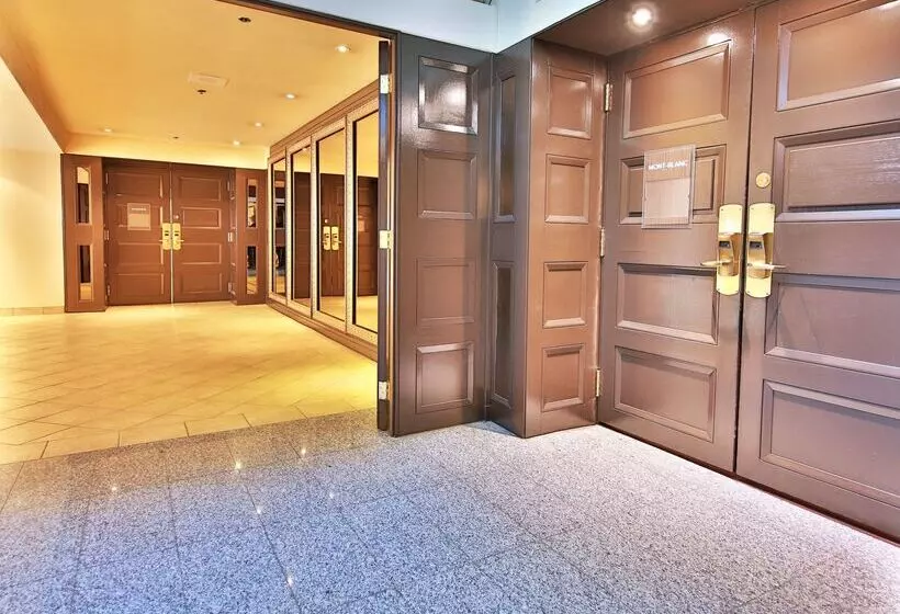 Best Western Plus Montreal Downtown Hotel Europa
