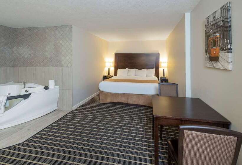 Отель Clarion Pointe