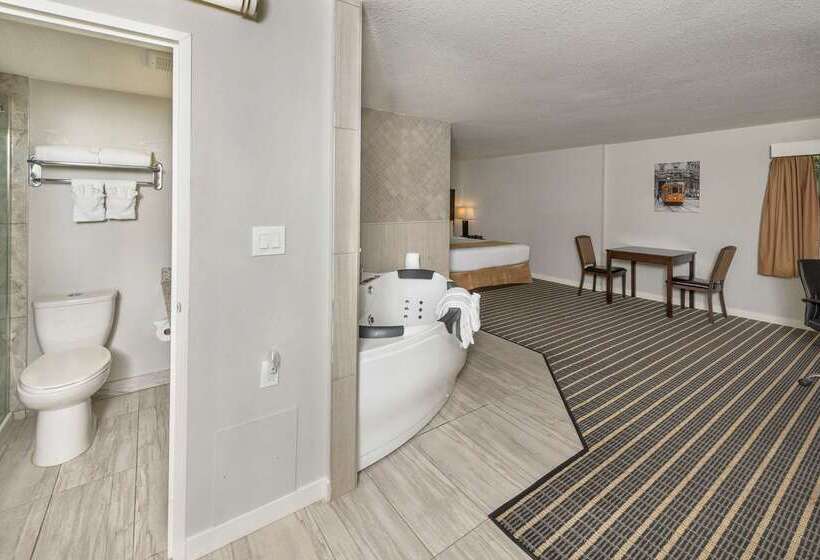 Отель Clarion Pointe