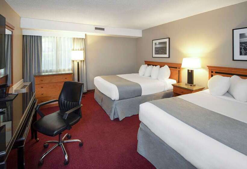 Отель Clarion Pointe