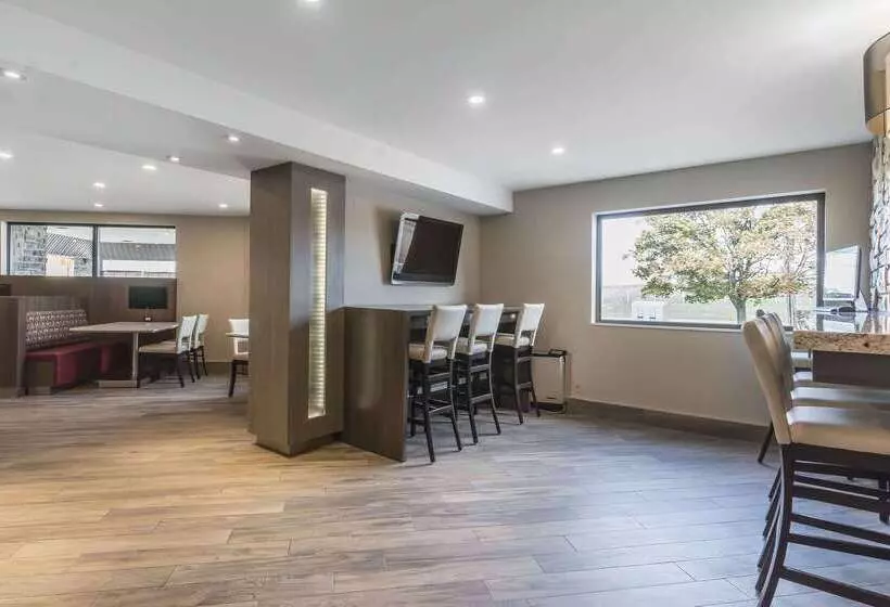 فندق Comfort Inn Oshawa