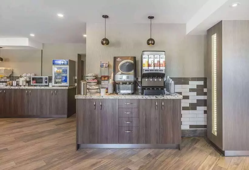 فندق Comfort Inn Oshawa