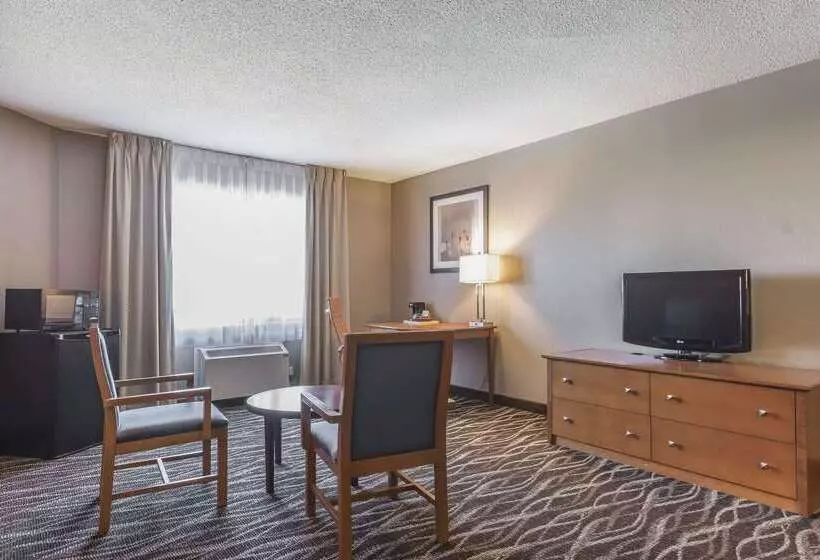 فندق Comfort Inn Oshawa