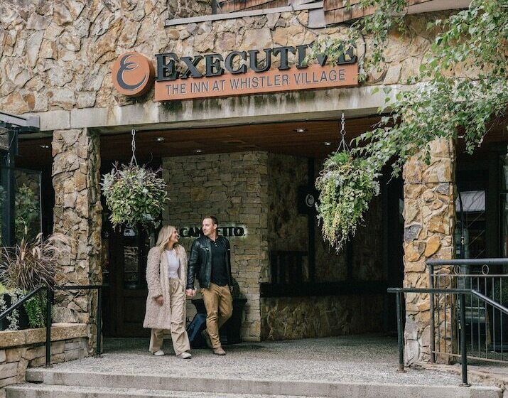 هتل Executive Inn Whistler