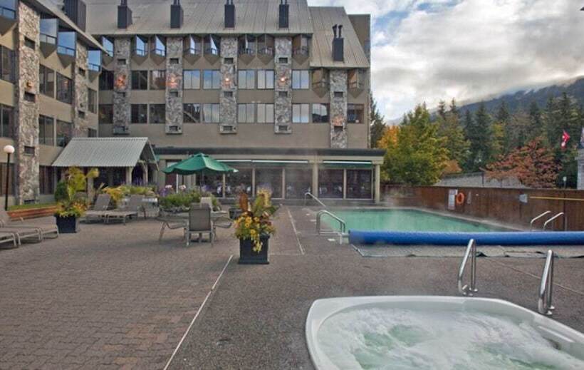 هتل Executive Inn Whistler