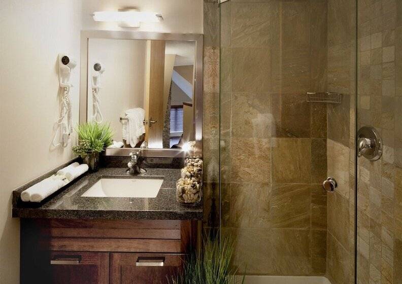 هتل Executive Inn Whistler