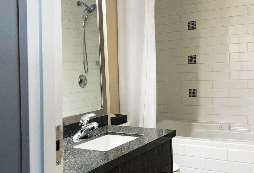 هتل Executive Inn Whistler