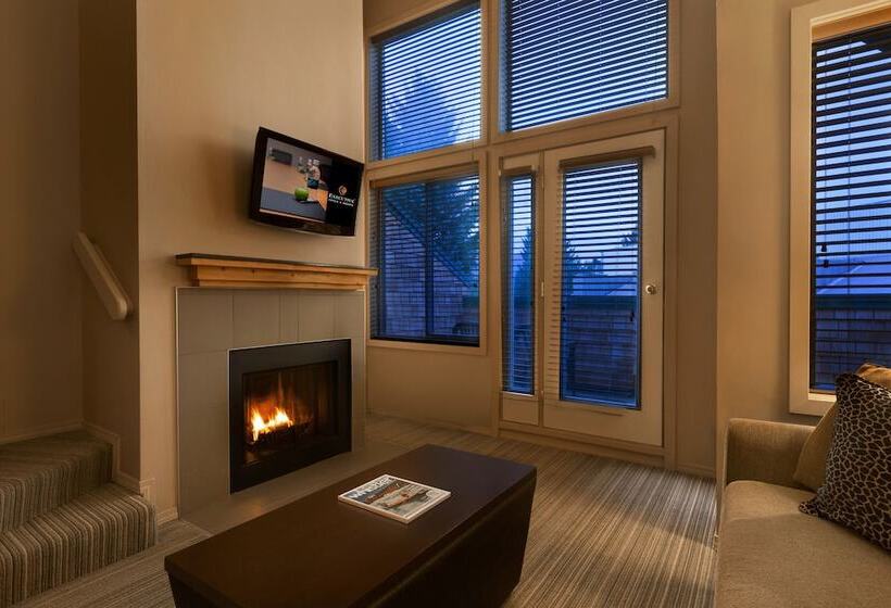 هتل Executive Inn Whistler