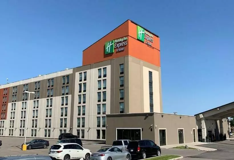 ホテル Holiday Inn Express & Suites Toronto Airport West, An Ihg