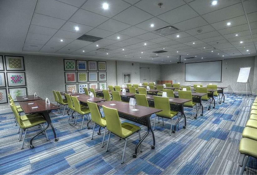 فندق Holiday Inn Express & Suites Toronto Airport West, An Ihg